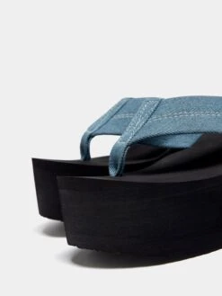 PULL & BEAR Pull&Bear Flip-Flops Blå -Birkenstock butikk 0a93471a2335ddf3dec7843c5fde5b35