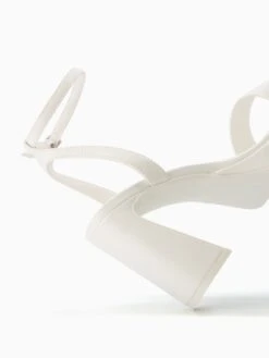 Bershka Stroppesandaler Hvit -Birkenstock butikk 11ad0643a73290409b7402f669840708