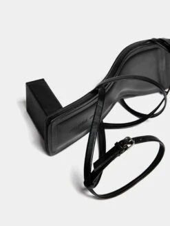 PULL & BEAR Pull&Bear Stroppesandaler Svart 8 PULL & BEAR Pull&Bear Stroppesandaler Svart -Birkenstock butikk 1f188d4a7eb6ad294ae09d4b5b511368