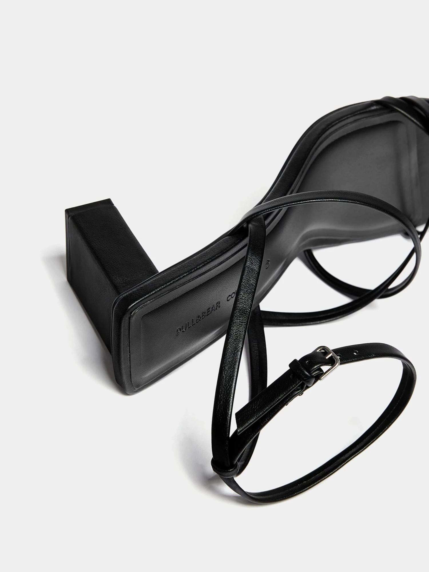 PULL & BEAR Pull&Bear Stroppesandaler Svart 4 PULL & BEAR Pull&Bear Stroppesandaler Svart - Bilde 4