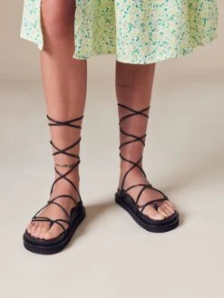 ABOUT YOU X Laura Giurcanu Flip-Flops 'Olivia' Svart -Birkenstock butikk 20f19db8a80b0f8c4a21ed293d9522a9