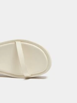 PULL & BEAR Pull&Bear Sandaler Ullhvit -Birkenstock butikk 26f25befe3ae7261a9dd6a4cce2349cc