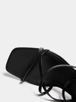 PULL & BEAR Pull&Bear Stroppesandaler Svart 9 PULL & BEAR Pull&Bear Stroppesandaler Svart -Birkenstock butikk 393dfab08c468e20c576f58075234087