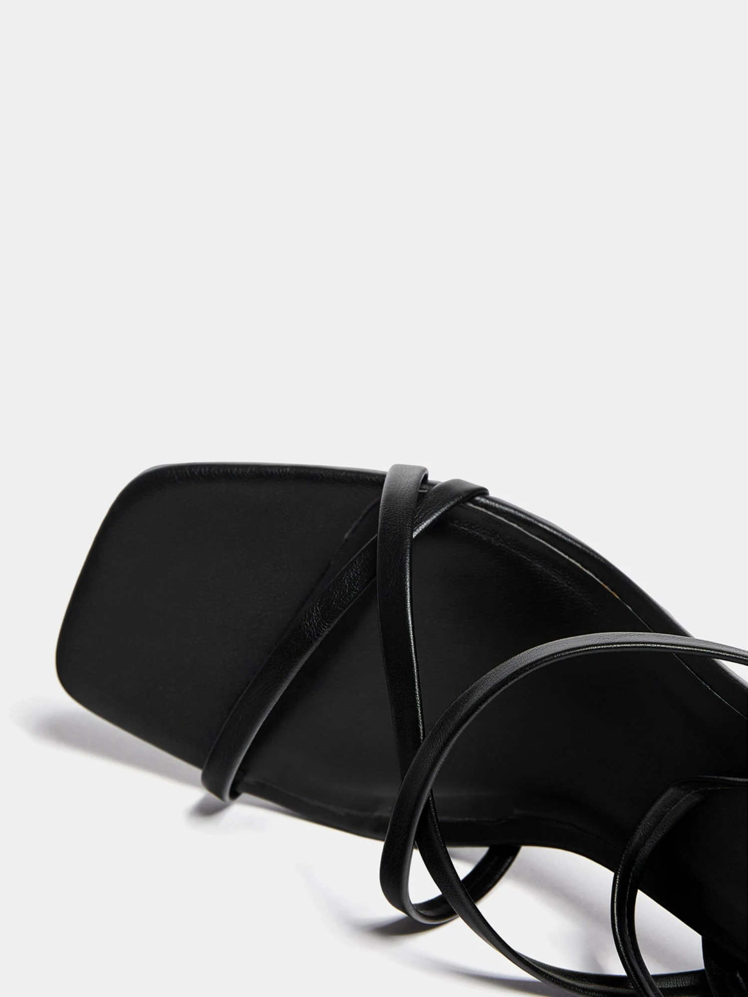 PULL & BEAR Pull&Bear Stroppesandaler Svart 5 PULL & BEAR Pull&Bear Stroppesandaler Svart - Bilde 5