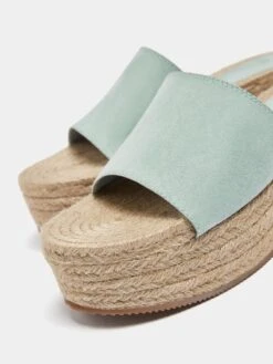 PULL & BEAR Pull&Bear Pantoletter Lyseblå -Birkenstock butikk 5acc8daa4c75df2b30d2900dd4151246