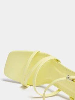 PULL & BEAR Pull&Bear Stroppesandaler Lysegul 9 PULL & BEAR Pull&Bear Stroppesandaler Lysegul -Birkenstock butikk 64310a301446d507c4eb20b72e7d8f8c