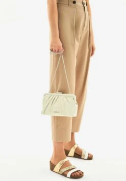 Kazar Pantoletter Gull -Birkenstock butikk 7aea70207f10f90d6219d6f670e1c2e7