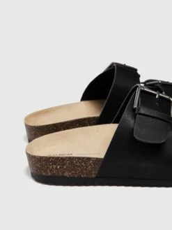 PULL & BEAR Pull&Bear Pantoletter Svart -Birkenstock butikk 9003fa8a656592e51e6b708c03760a27