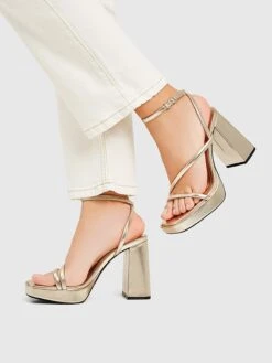 PULL & BEAR Pull&Bear Sandaler Gull -Birkenstock butikk 9c7d64ff0a5bcbc157a496d5350ffe11