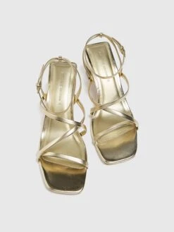 PULL & BEAR Pull&Bear Stroppesandaler Gull -Birkenstock butikk 9e86c24b6fa4143f7f5a36f64125b51e