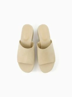 Bershka Pantoletter Beige -Birkenstock butikk a5b21a01b97f6cce811266b316640400