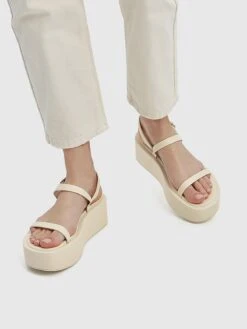 PULL & BEAR Pull&Bear Sandaler Ullhvit -Birkenstock butikk b3c47a4b816f57f3931f892100d4cb7d