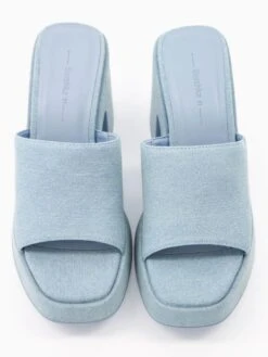 Bershka Pantoletter Lyseblå -Birkenstock butikk ba6999a59cc04e407625f41db59d25a0