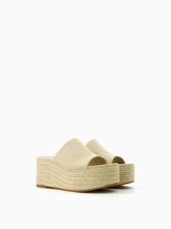 Bershka Pantoletter Beige -Birkenstock butikk c4f5269b0a0e078690536995e3283740