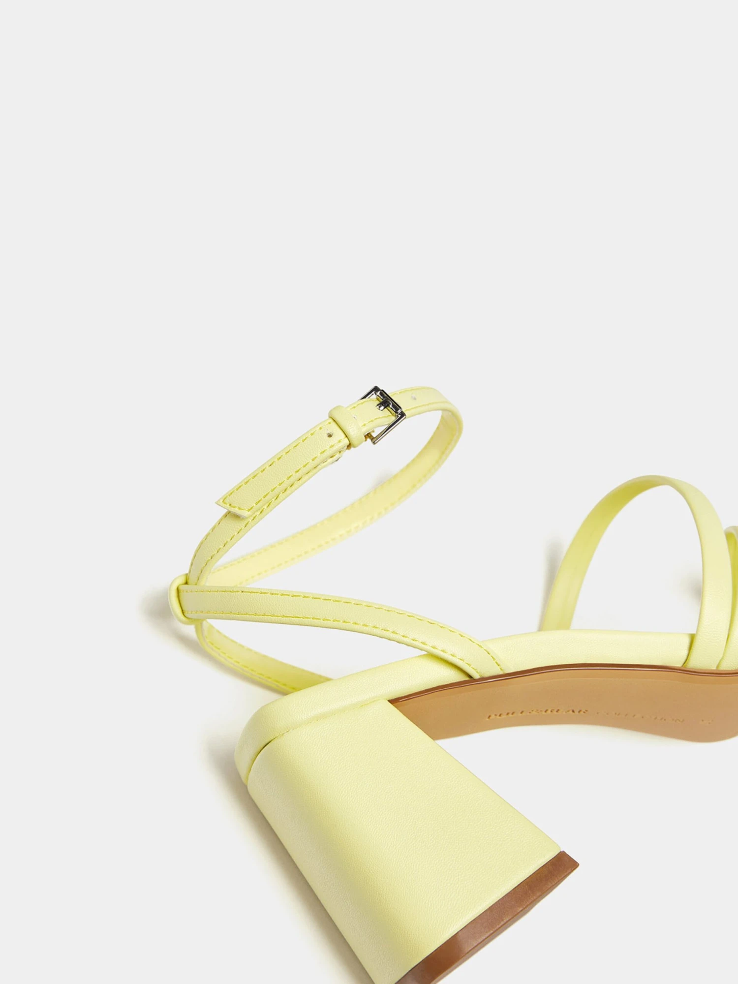 PULL & BEAR Pull&Bear Stroppesandaler Lysegul 3 PULL & BEAR Pull&Bear Stroppesandaler Lysegul - Bilde 3