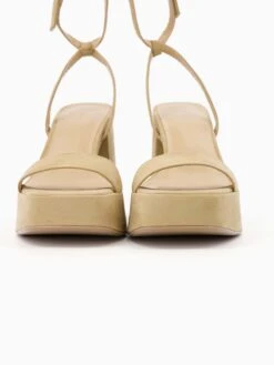 Bershka Sandaler Sennep -Birkenstock butikk e201eca5da82e7b159dbd53d4d6d18fc