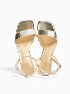 Bershka Stroppesandaler Gyldengul -Birkenstock butikk ef743e56c2bd9d33a53a9baa7c986a5a