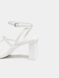 PULL & BEAR Pull&Bear Stroppesandaler Hvit -Birkenstock butikk f04d3082bb2ce8d59e055afa16053c77