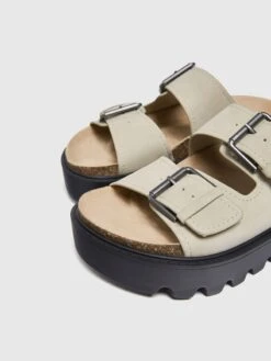 PULL & BEAR Pull&Bear Pantoletter Offwhite -Birkenstock butikk f1cf39b54a3ecb16023f3c97e20f4344