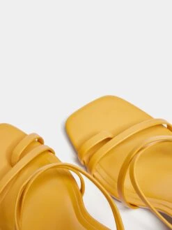 PULL & BEAR Pull&Bear Flip-Flops Sennep -Birkenstock butikk fb41bfe70f0e39d212d93e66c819bd3b